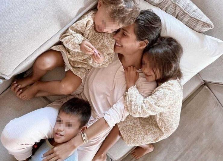 Foto di Beatrice Valli con i figli - Solospettacolo.it