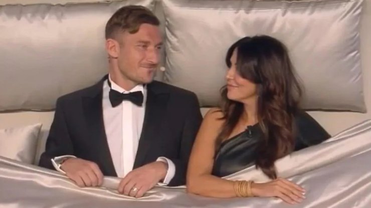 Francesco-Totti-a-letto-con-altra-donna-Solospettacolo.it