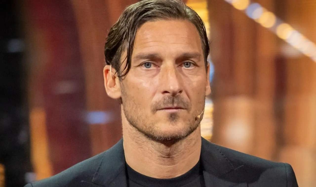 Francesco-Totti-a-letto-con-altra-donna-Solospettacolo.it