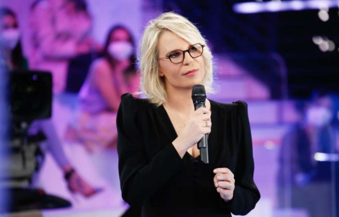 MARIA-DE-FILIPPI-Ballerino-nel-traffico-Solospettacolo.it