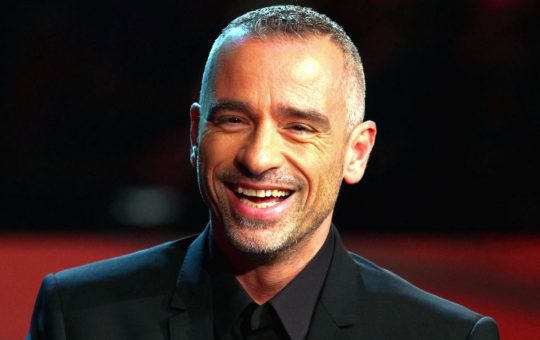 Eros Ramazzotti sorridente - solospettacolo.it