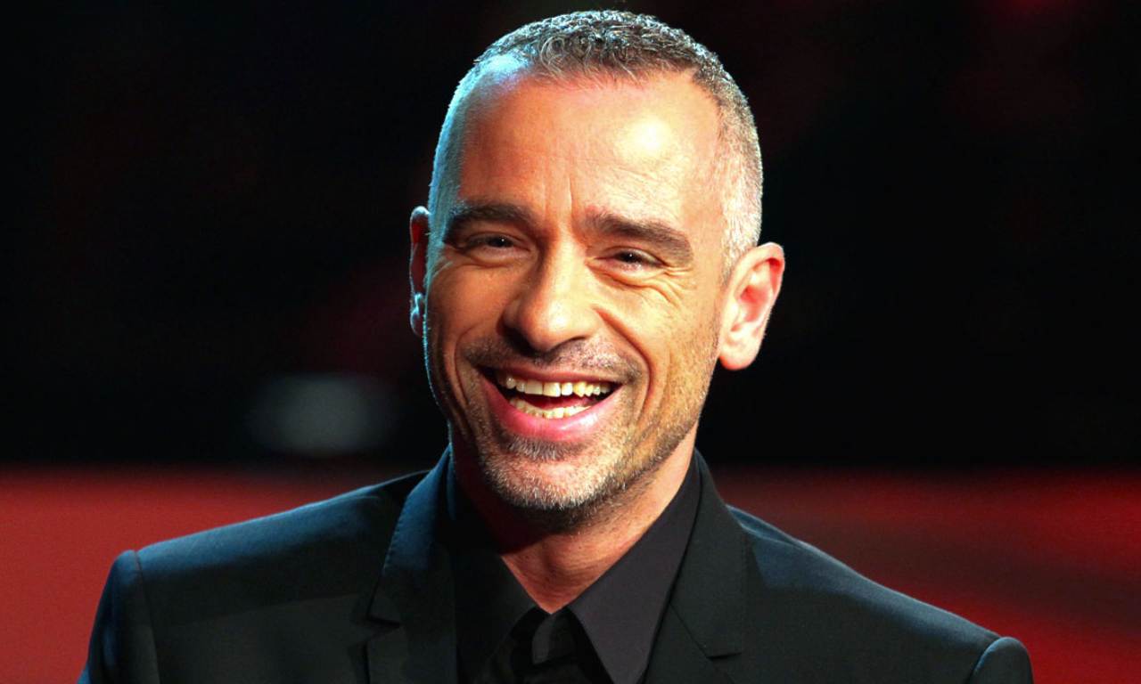 Eros Ramazzotti sorridente - solospettacolo.it