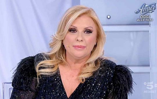 tina cipollari corna-Solospettacolo