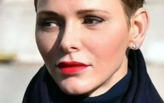 Charlene di Monaco di nùovo sola