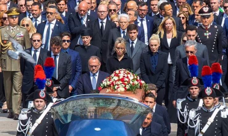 funerale di Silvio Berlusconi - solospettacolo.it
