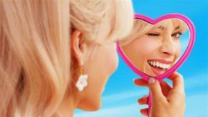 Margot Robbie nel film Barbie - SoloSpettacolo.it