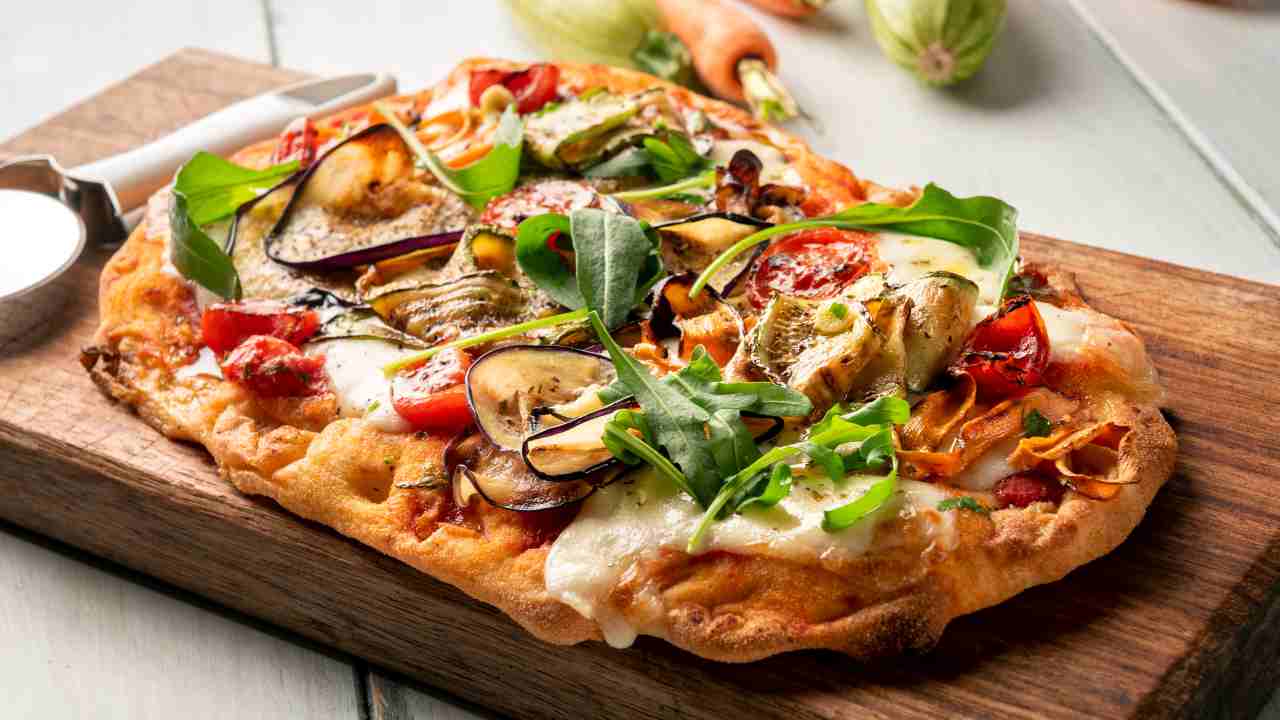 Pizza e pinsa: ecco la differenza tra questi due alimenti | Quando lo scopri rimarrai estasiato